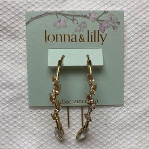 Ionna & Lily pendant earrings.